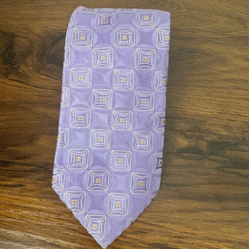 Ike Behar New York Mens Silk Tie Lavender Geometric Square Pattern Hand Tailored